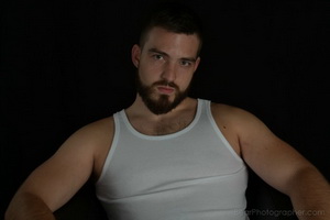 Jovem urso gordinho com jockstraps - projeto LeCorbusierMEN - grátis